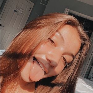 Meet your Posher, Elya